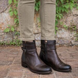 FRYE Melissa Seam Short Side Zipper in Ankle Boot in Slate, 6